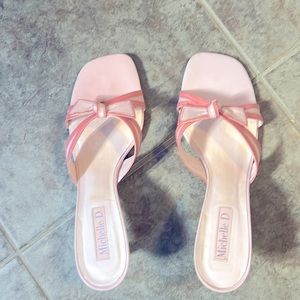 Michelle D sandals kitten heel in light pink. With cute bow.